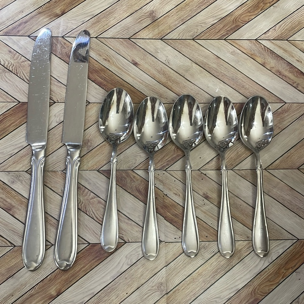 VINTAGE International stainless silverware 5 teaspoons‎ 2 butter knives